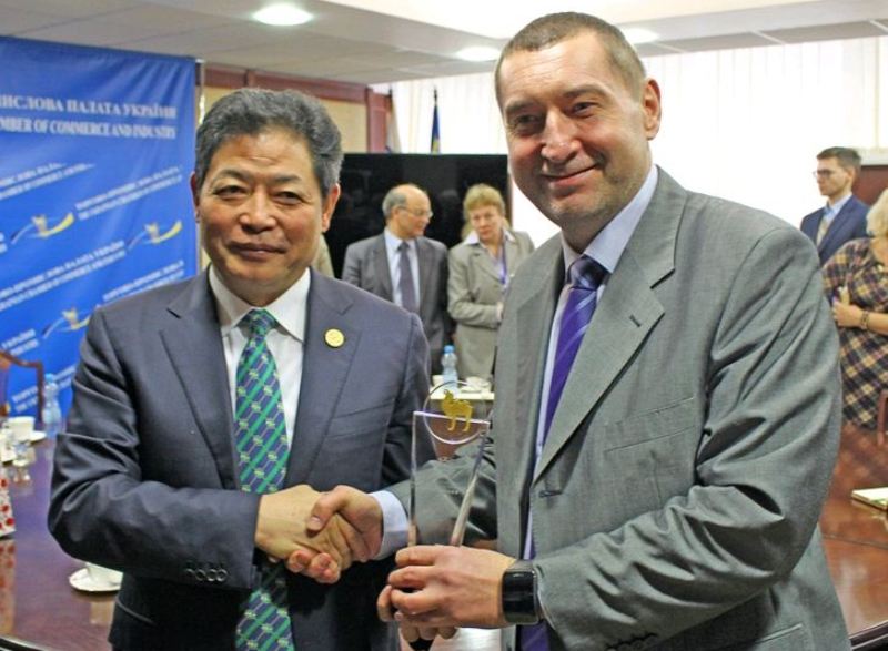 Китай хоче інвестувати в Україну і брати участь в індустріальних парках – SRCIC