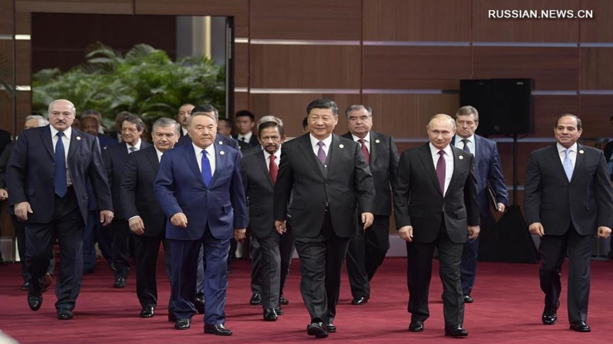 Руководители стран проекта Пояс и путь идут на открытие Второго форума в Пекине