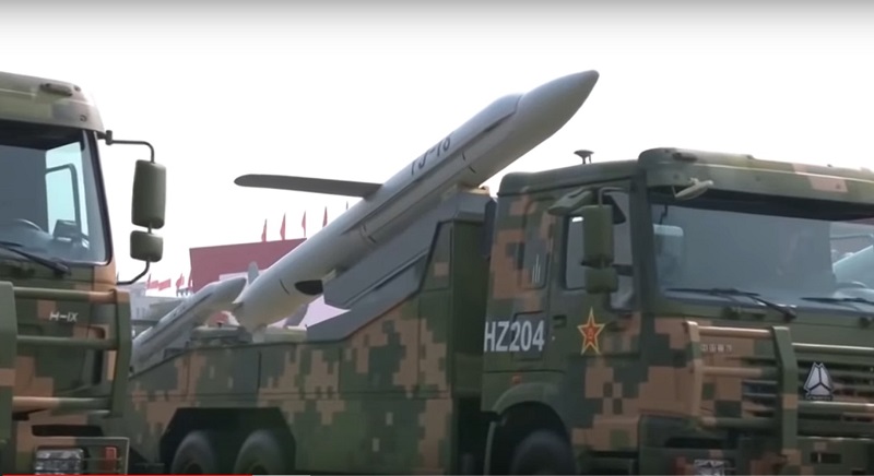 Крилата ракета на автомаобільній базі на параді в КНР
